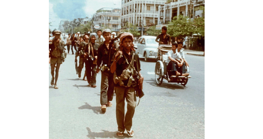 Soldats Khmers rouges dans la rue