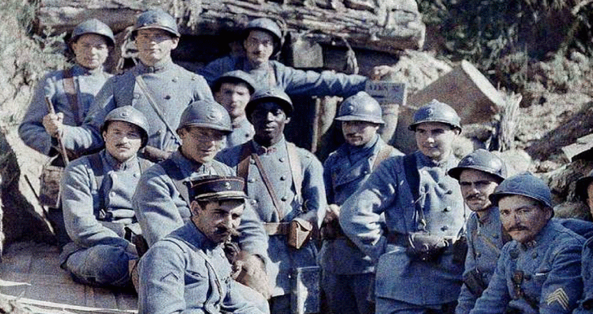 poilus dans les tranchees