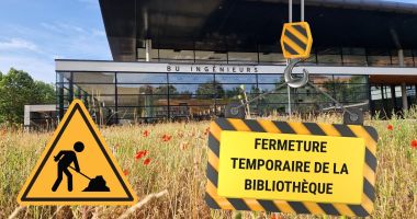 Photo de l'extérieur de la bibliothèque panneau travaux