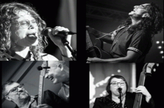 Photographie noir et blanc de musiciens et chanteurs