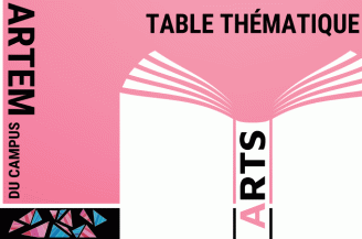 Livre ouvert sur fond rose
